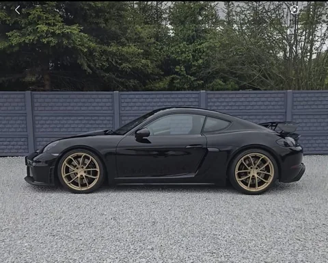 Porsche 718 Cayman GT4 — zdjęcie 1